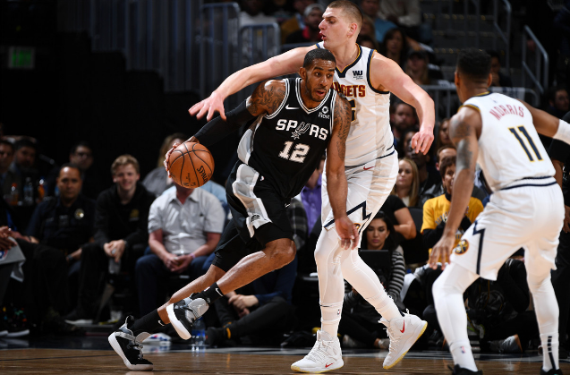  穆雷末节独取12分，马刺加时险胜开拓者